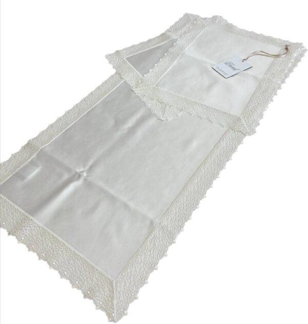 Coordinato letto matrimoniale copriletto + completo lenzuola + coppia cuscini arredo + tris centrini Lisette Latte