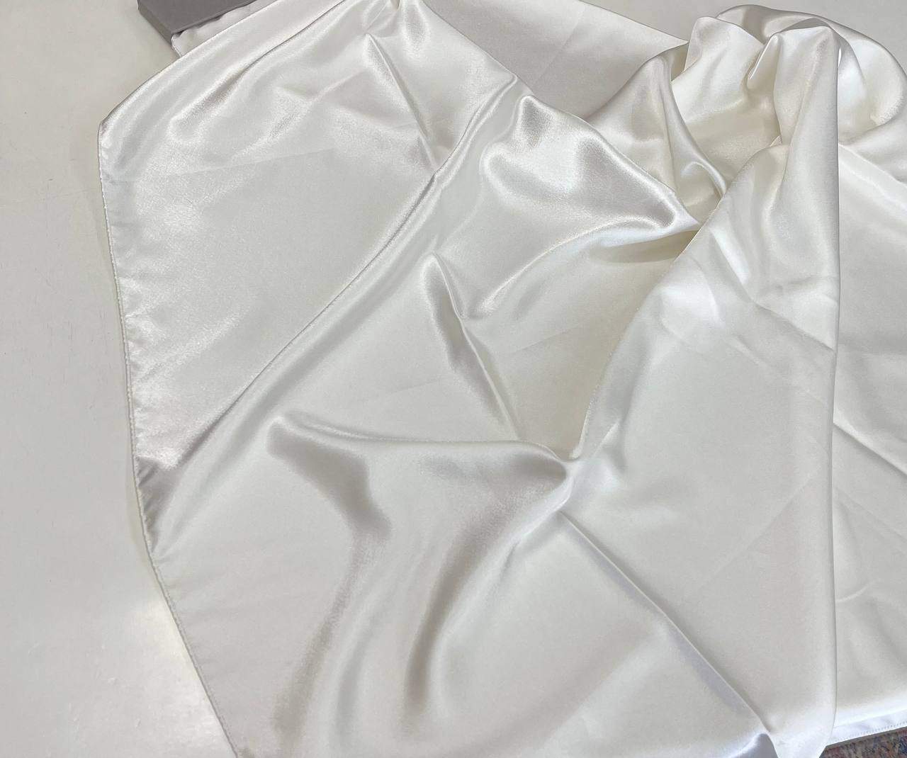 Taglio tenda Turchino in raso lucido beige