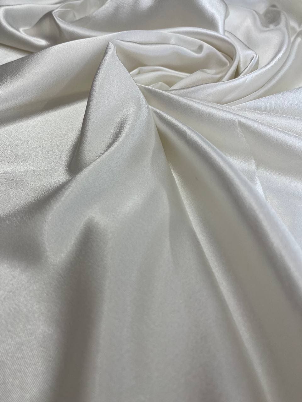 Taglio tenda Turchino in raso lucido beige