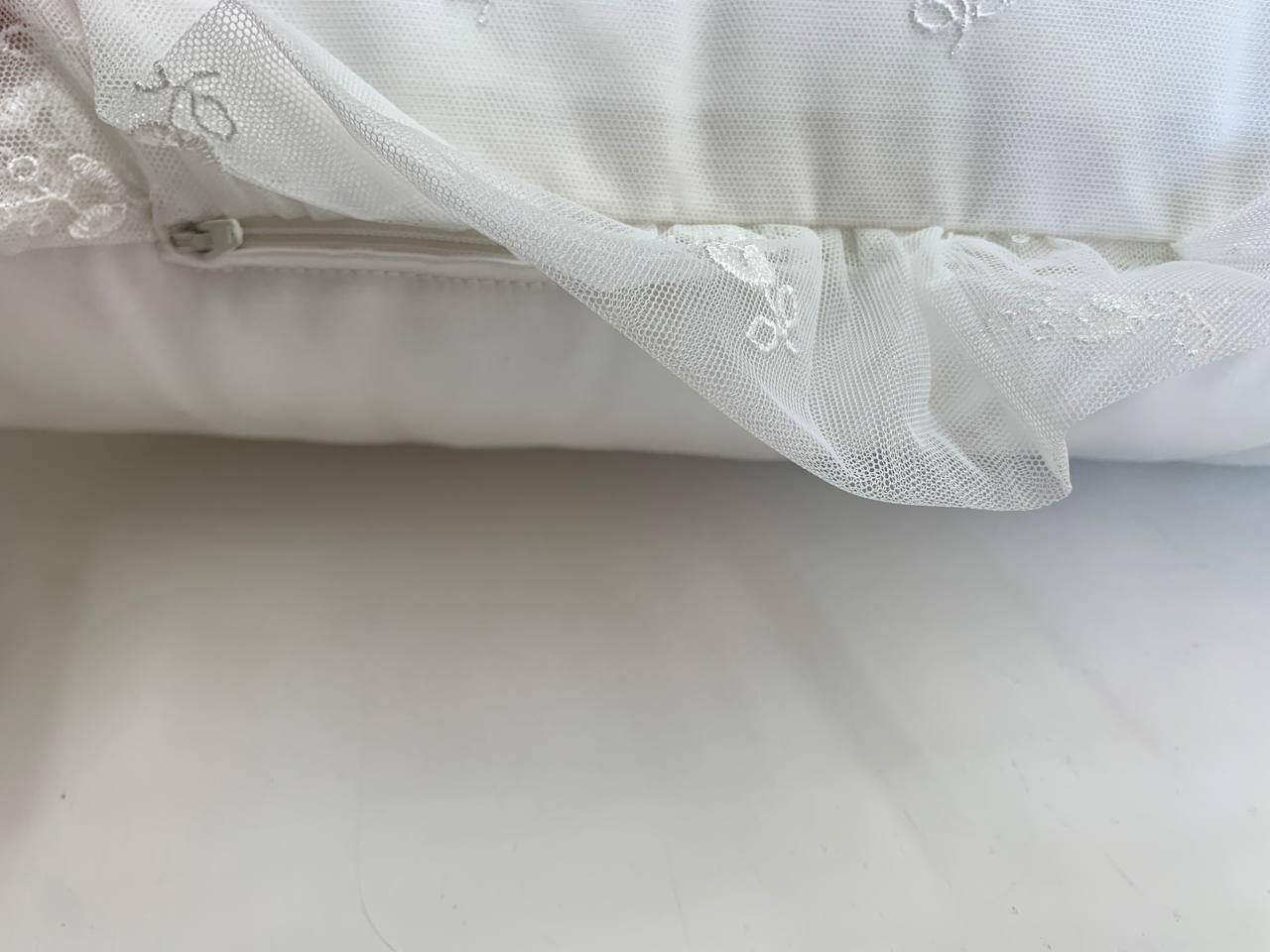 Coppia guanciali arredo con Gala Matilde bianco in tulle ricamato