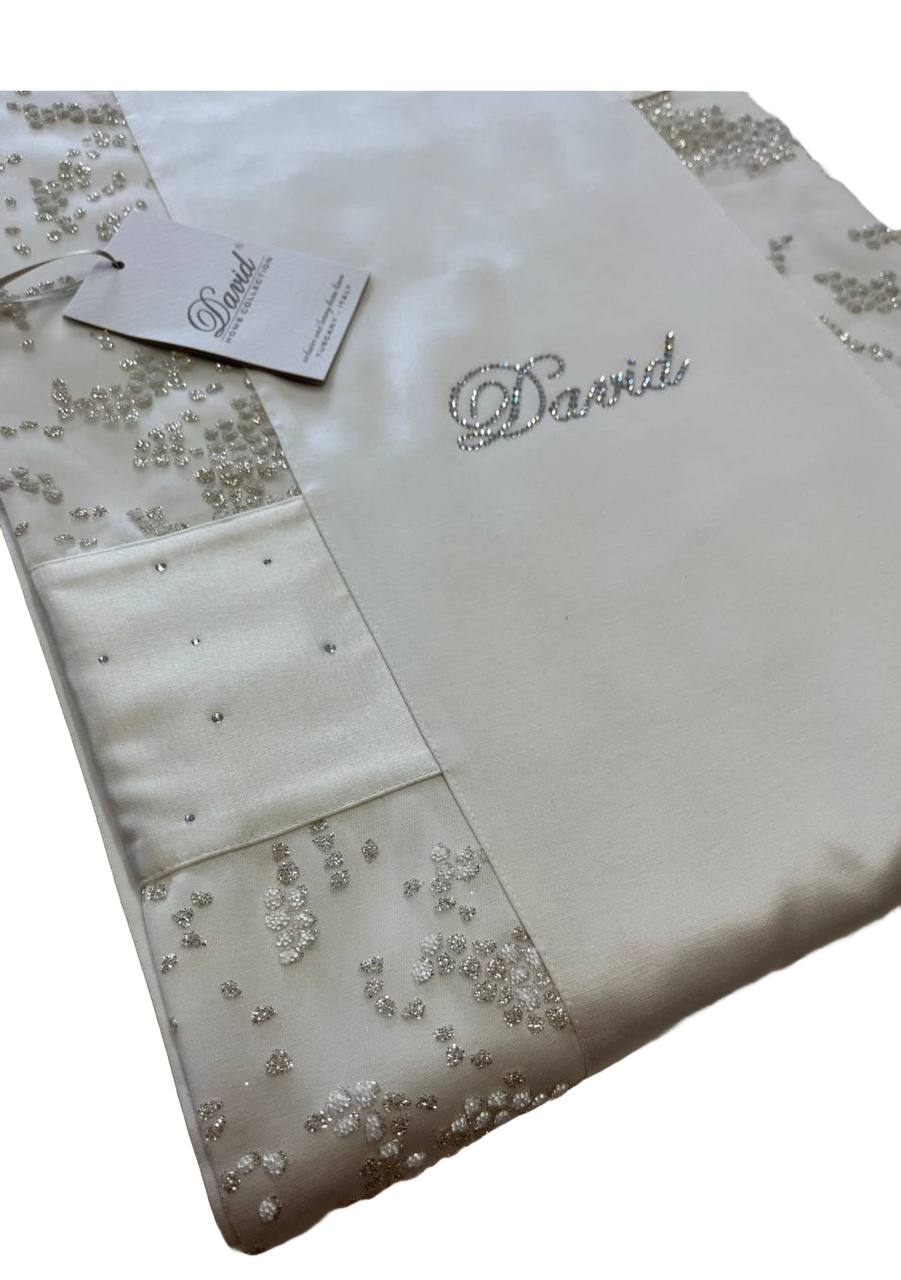Coordinato letto Copriletto + completo lenzuola + coppia cuscini arredo + tris centrini Essenza