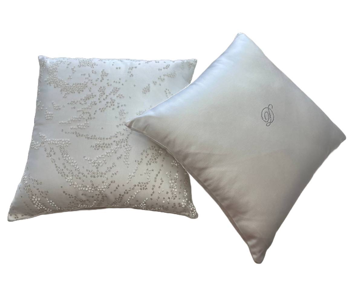 Coordinato letto Copriletto + completo lenzuola + coppia cuscini arredo + tris centrini Essenza