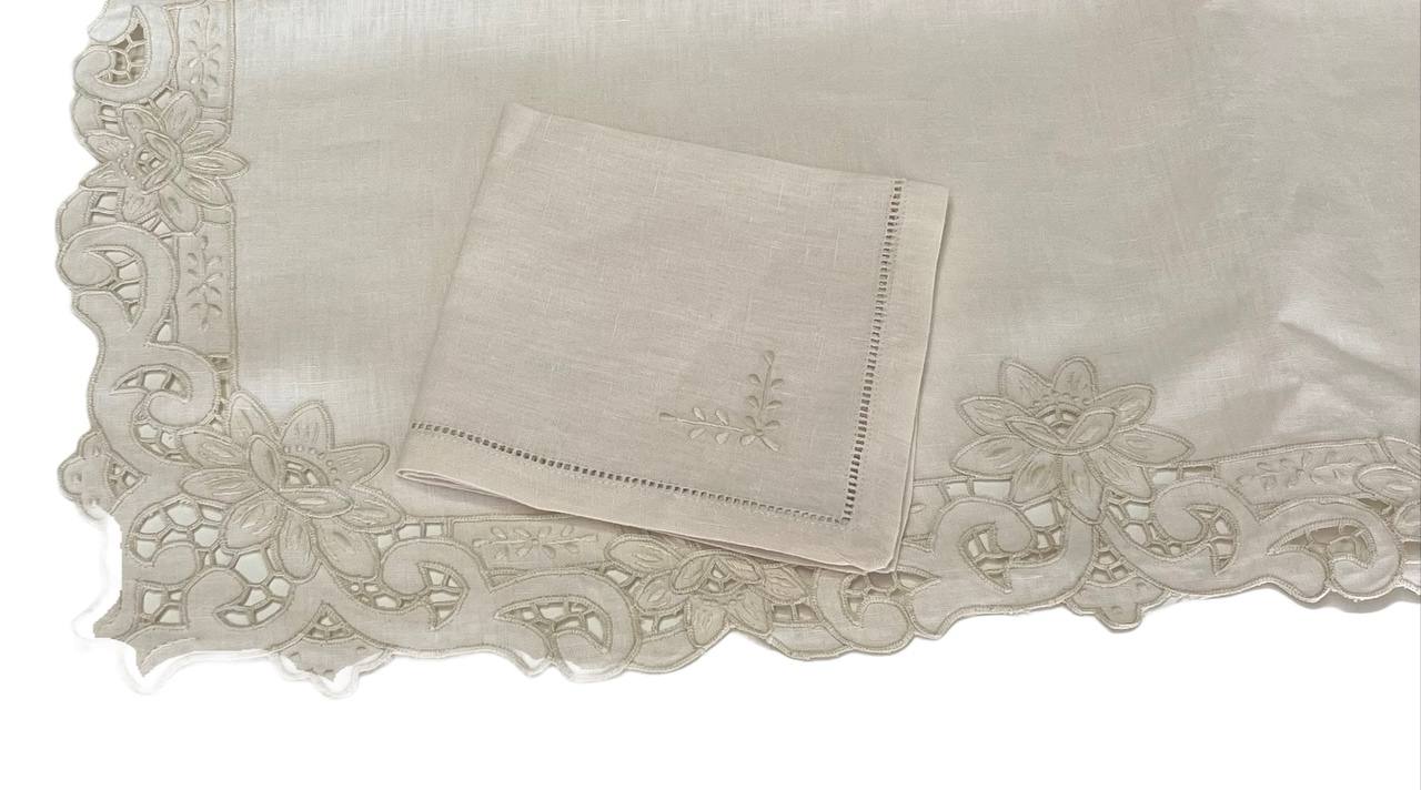 Tovaglietta da té art. NB1313TT 100% lino ecrù ricamo intaglio