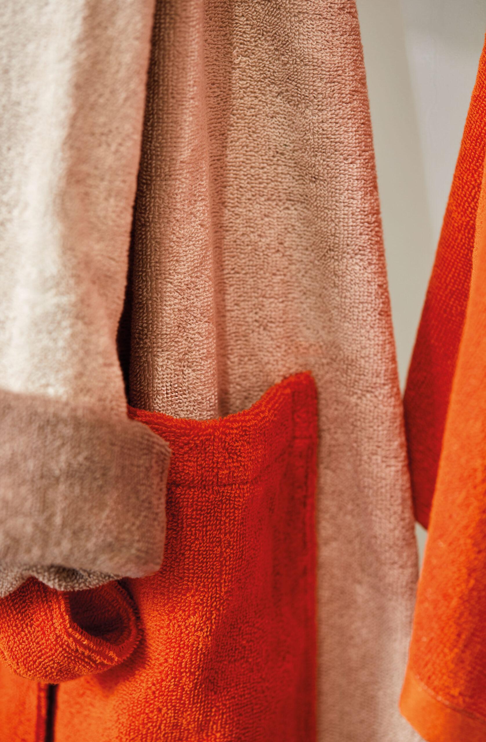 accappatoio Pop in spugna perla/ rosso