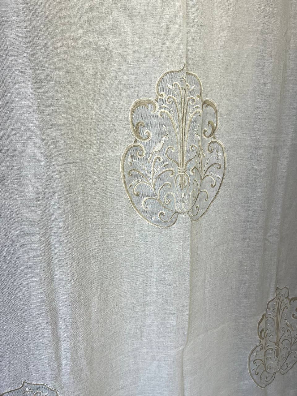 Tenda Pannello in Lino con corone ricamate 200x283cm