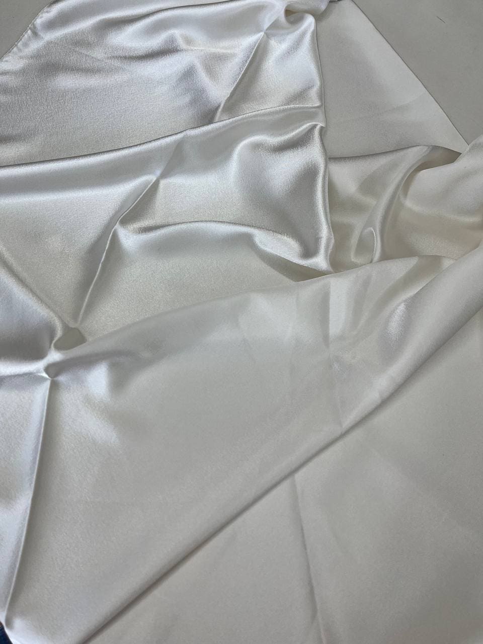 Taglio tenda Turchino in raso lucido beige