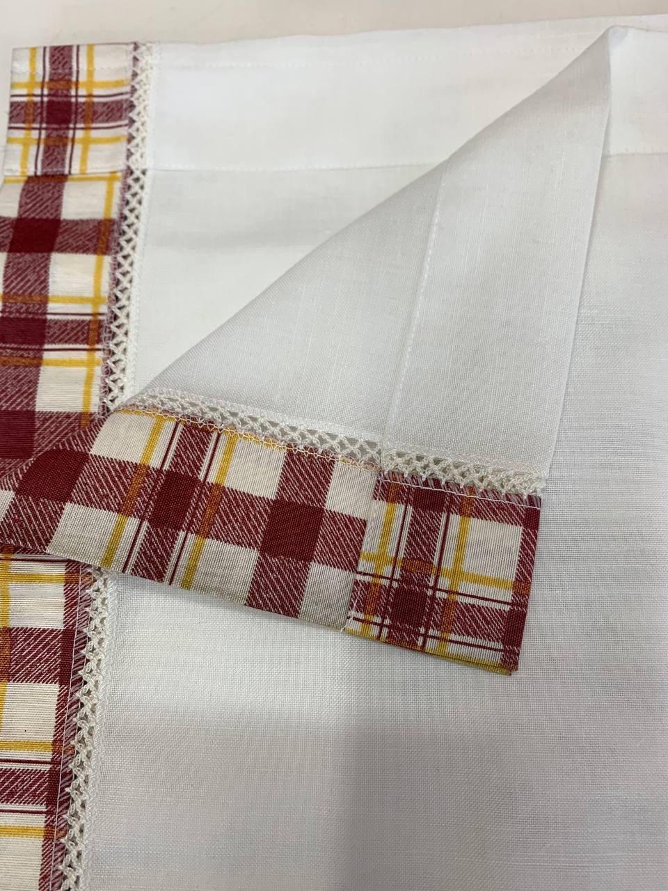 Coppia tendine a vetro 60x190cm bianche con bordura laterale a quadretti