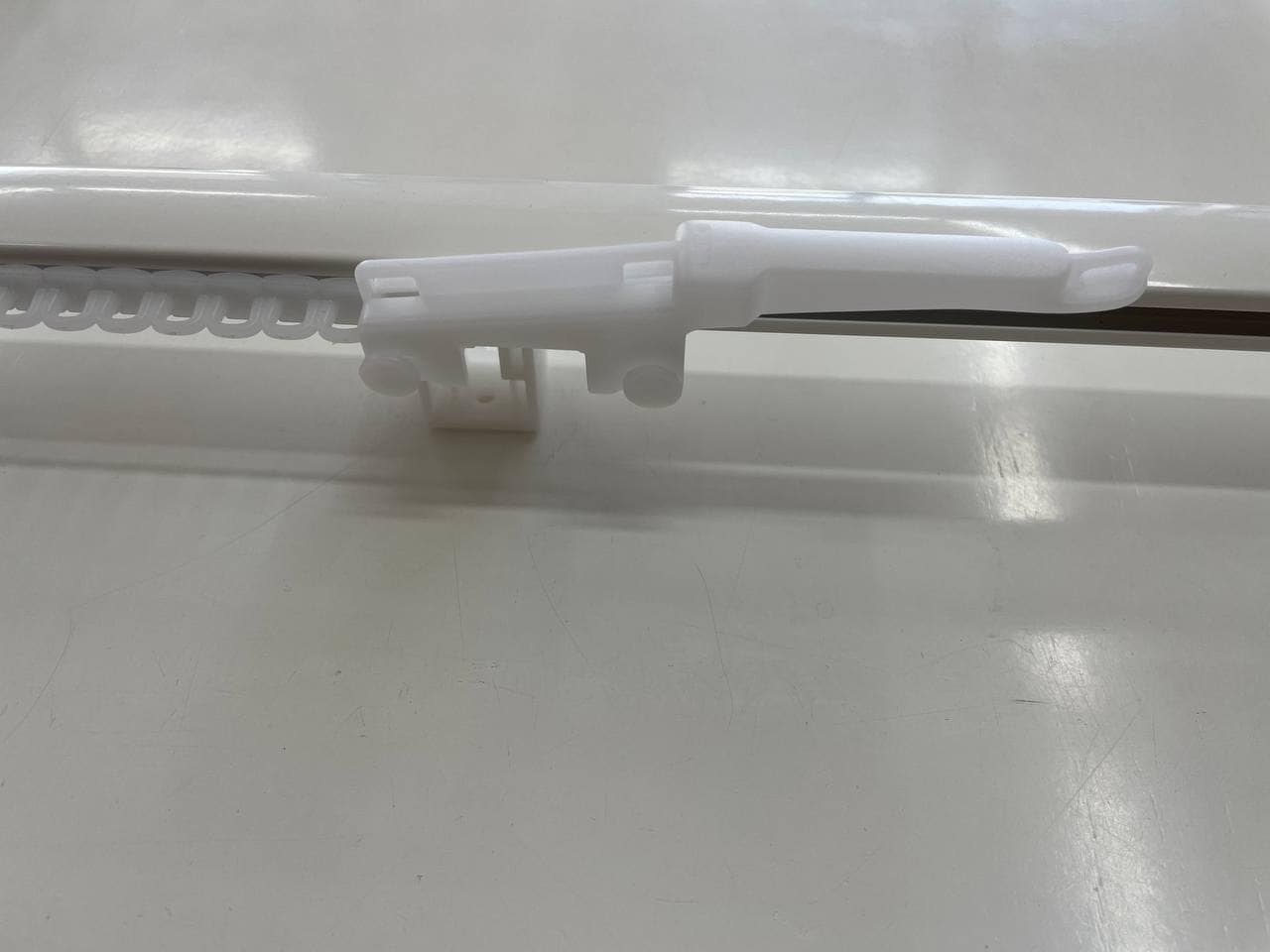 Binario tende bianco in alluminio con aggancio a parete/ a soffitto