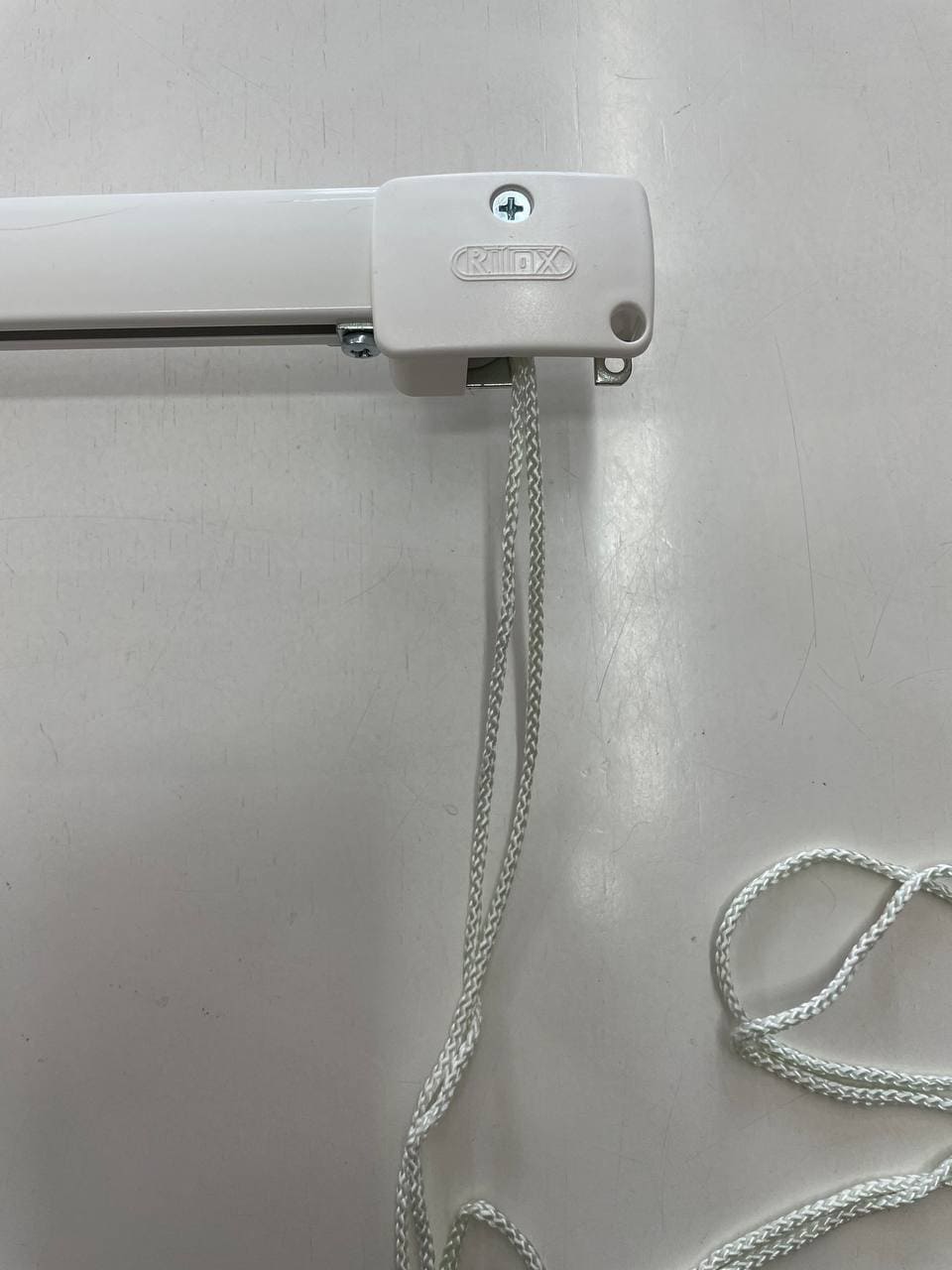 Binario tende bianco in alluminio con aggancio a parete/ a soffitto