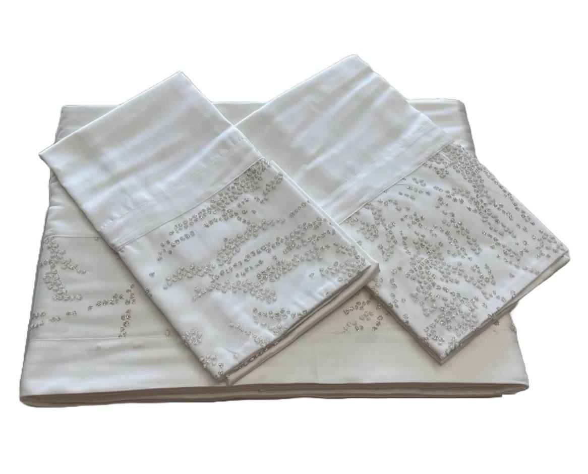 Coordinato letto Copriletto + completo lenzuola + coppia cuscini arredo + tris centrini Essenza