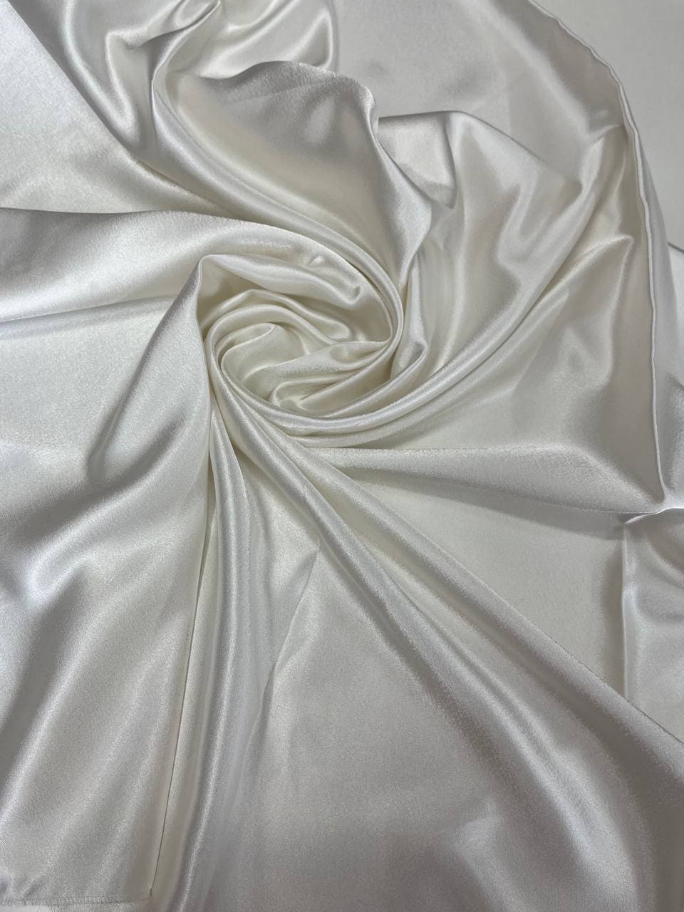 Taglio tenda Turchino in raso lucido beige